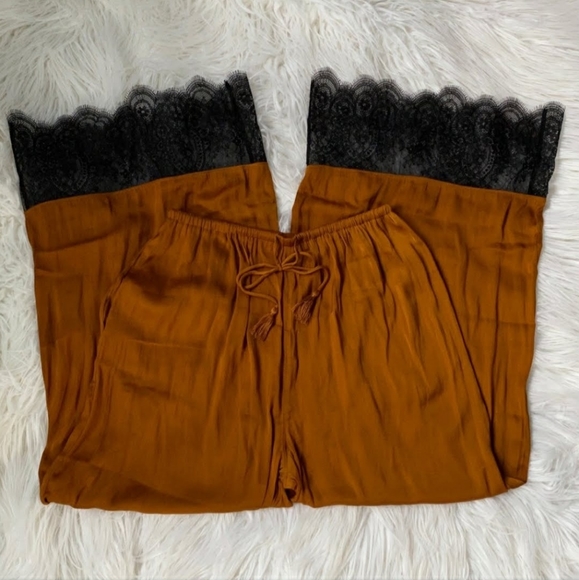 FP Talking In My Sleep Pants - Picture 4 of 10